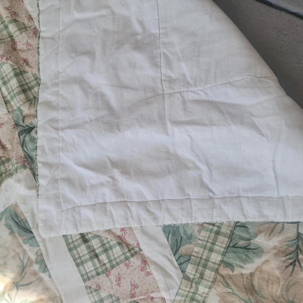 Vintage Quilt Bedspread Floral Green Beige 84x96 Farmhouse Patchwork Plaid